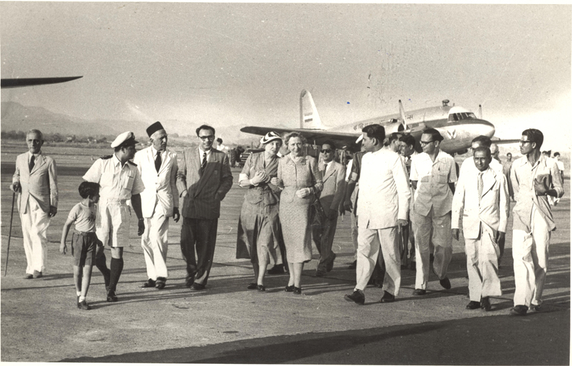 Helen Keller and Polly Thomson at Mumbai airport, India, 1955