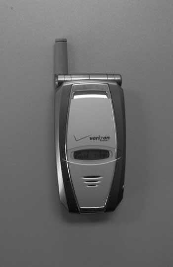 Figure 1a. Photo of Audiovox 9500, closed.