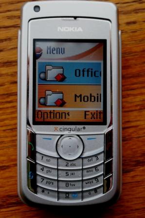A magnified menu on the Nokia 6682 cell phone.